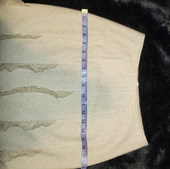 Escada vintage  wool A-line skirt with ruffle trim in size 36 (sz 6) - Picture 3 of 15